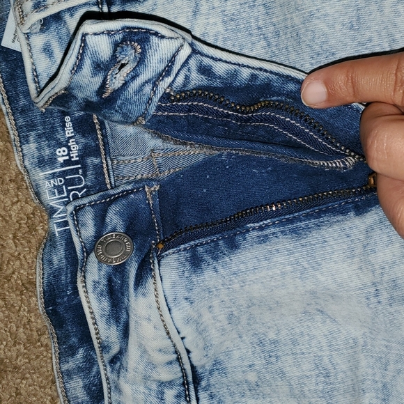 High Rise Jean Shorts Size 18 *READ DESCRIPTION* - Picture 4 of 4